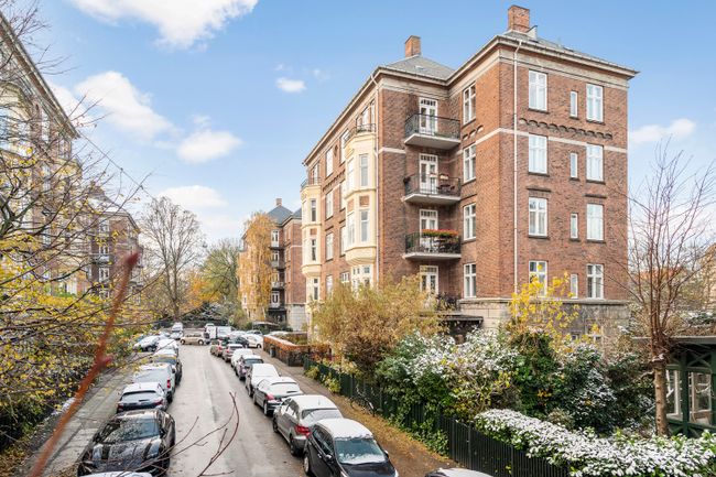 Frederik VI's Alle 10, 3. tv., 2000 Frederiksberg